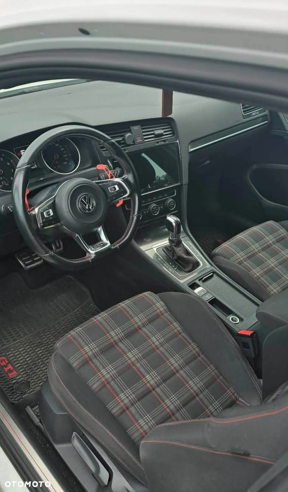 Volkswagen Golf - 11