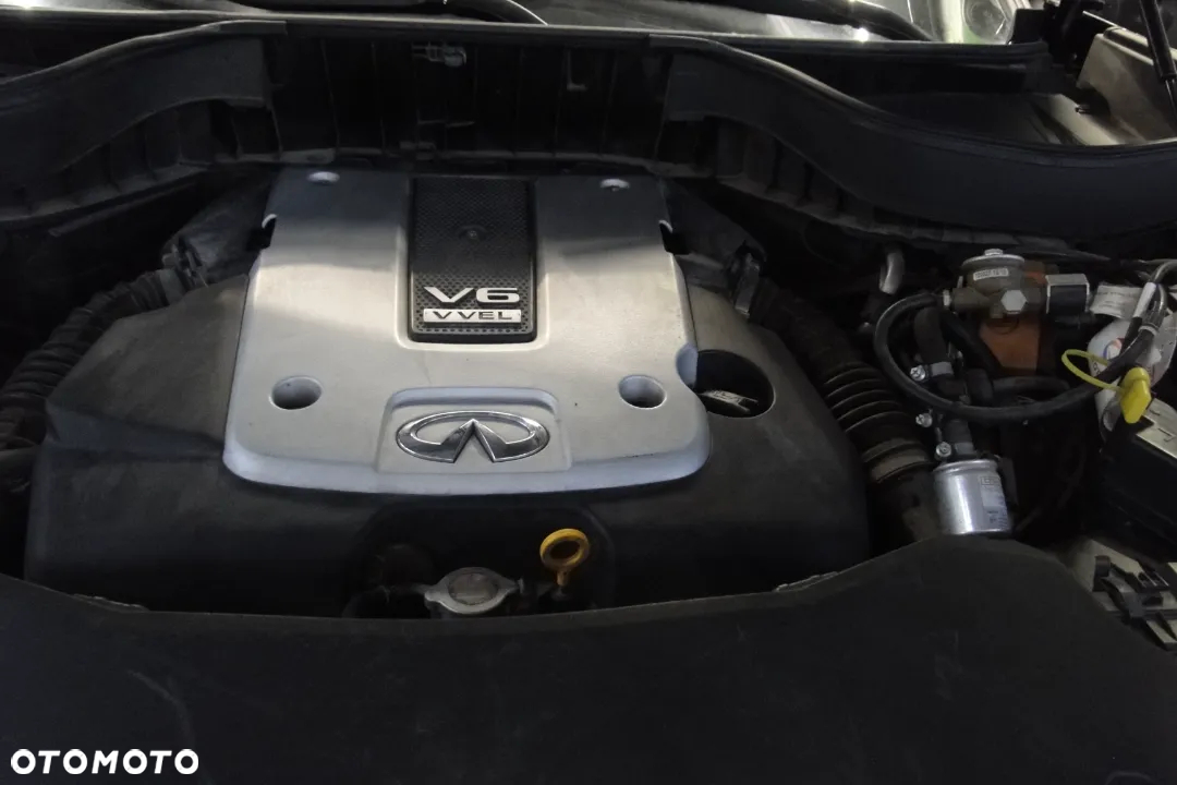 Infiniti QX70 - 33