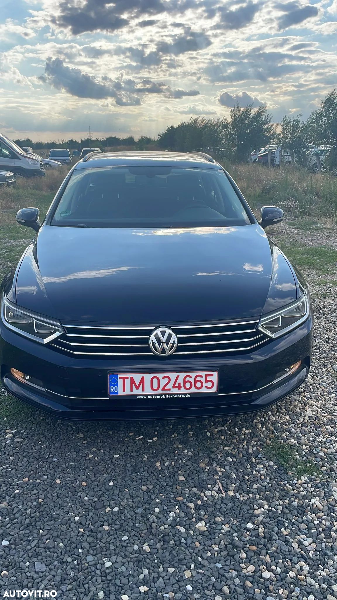 Volkswagen Passat - 1