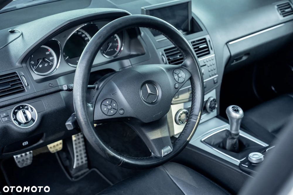 Mercedes-Benz Klasa C 180 CGI BlueEFFICIENCY Avantgarde - 19