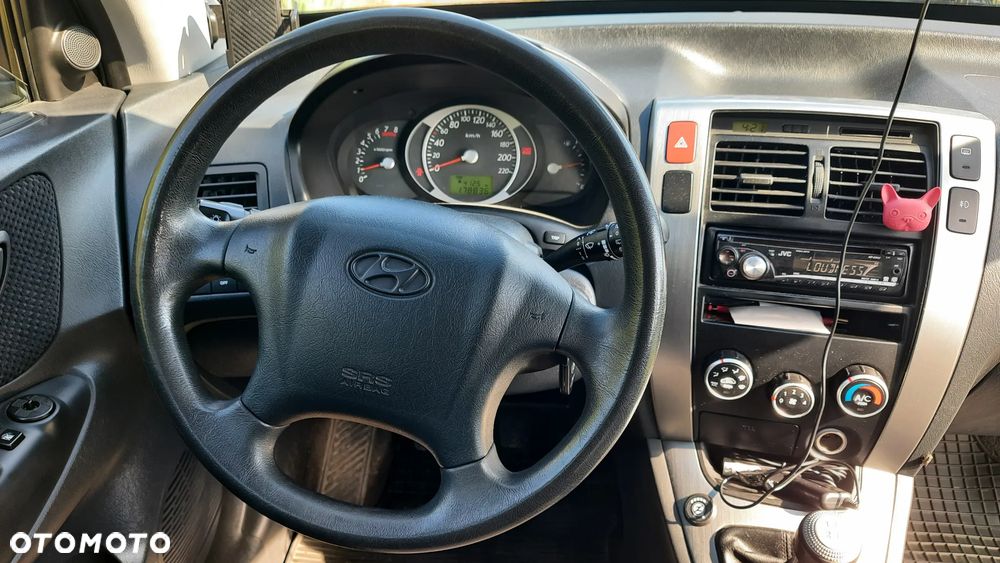 Hyundai Tucson 2.0 Comfort 2WD - 10