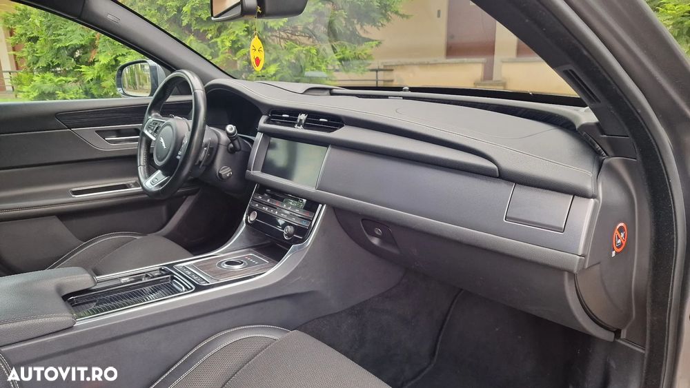 Jaguar XF - 24