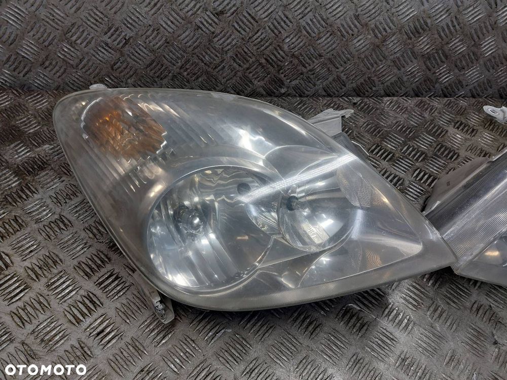 LAMPA LEWY PRZÓD + PRAWY PRZÓD TOYOTA COROLLA VERSO I - 2
