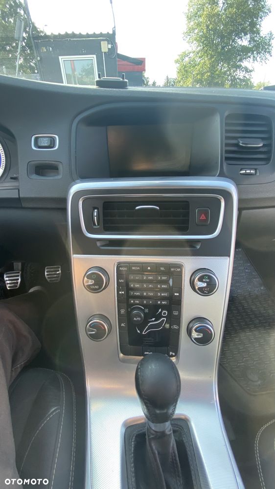 Volvo V60 D2 R-Design - 26