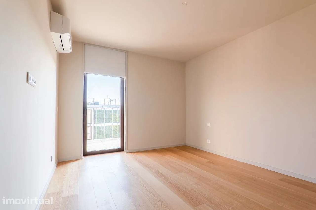 T4 Duplex NOVO c/ 210m - Pronto Escriturar - Condomínio Fechado c/ GYM - Grande imagem: 4/22