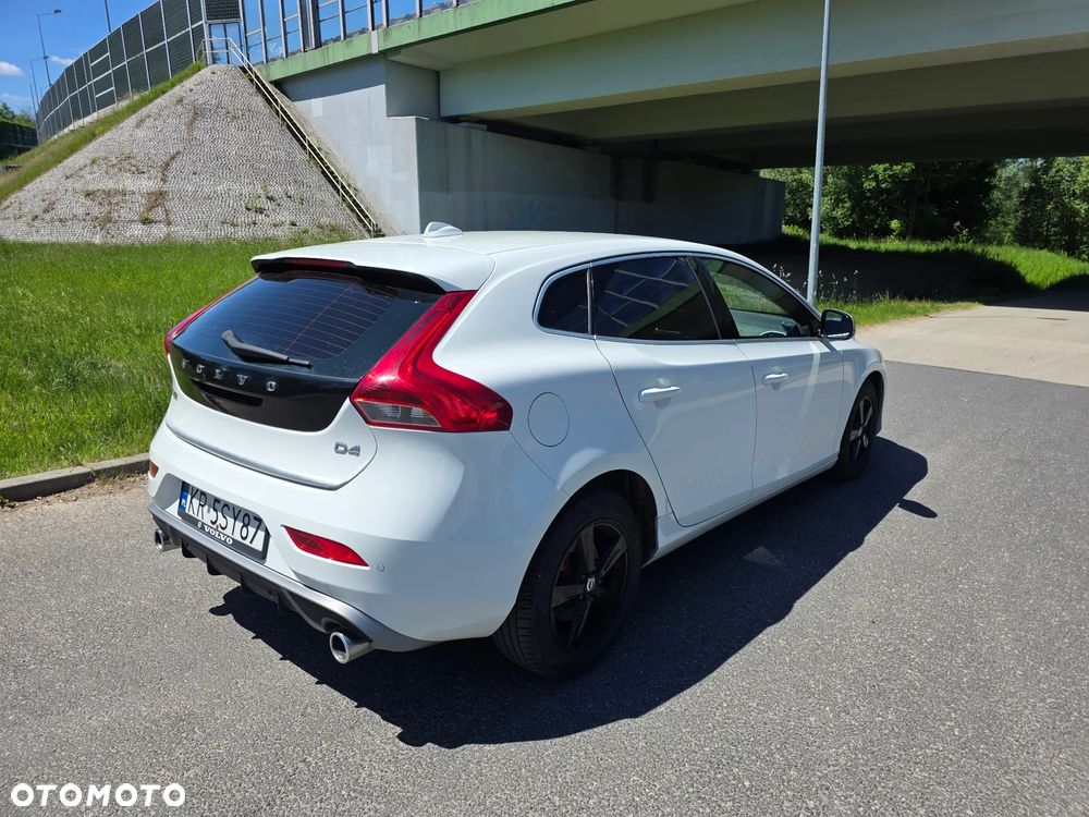 Volvo V40 D4 Drive-E R-Design Momentum - 4