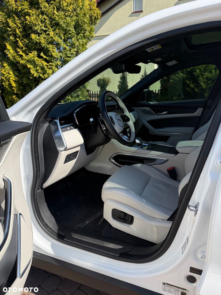 Jaguar F-Pace P250 AWD R-Dynamic S - 8