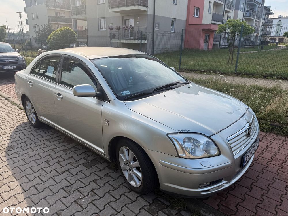Toyota Avensis 2.0 D-4D Sol - 2