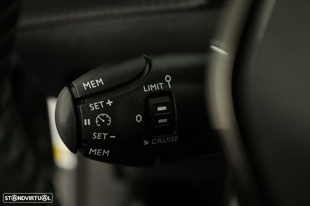 Peugeot 2008 1.2 PureTech Allure - 18