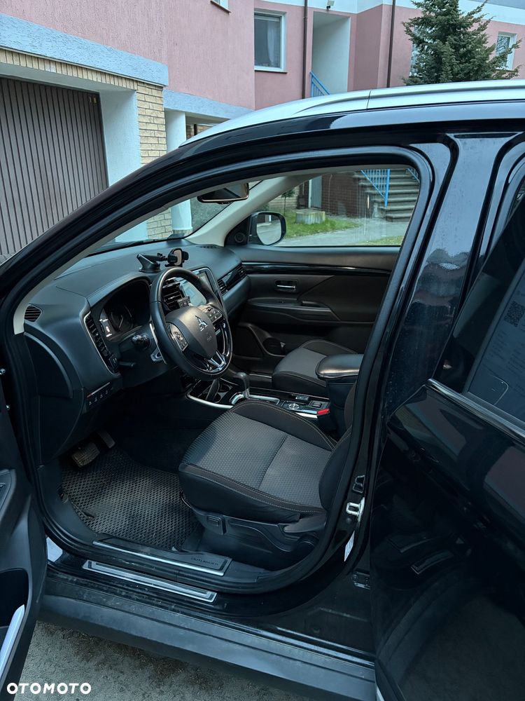 Mitsubishi Outlander 2.0 Instyle SDA 4WD CVT - 19