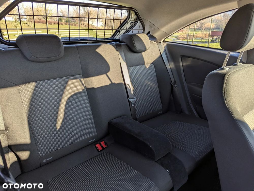 Opel Corsa 1.2 16V Essentia - 11