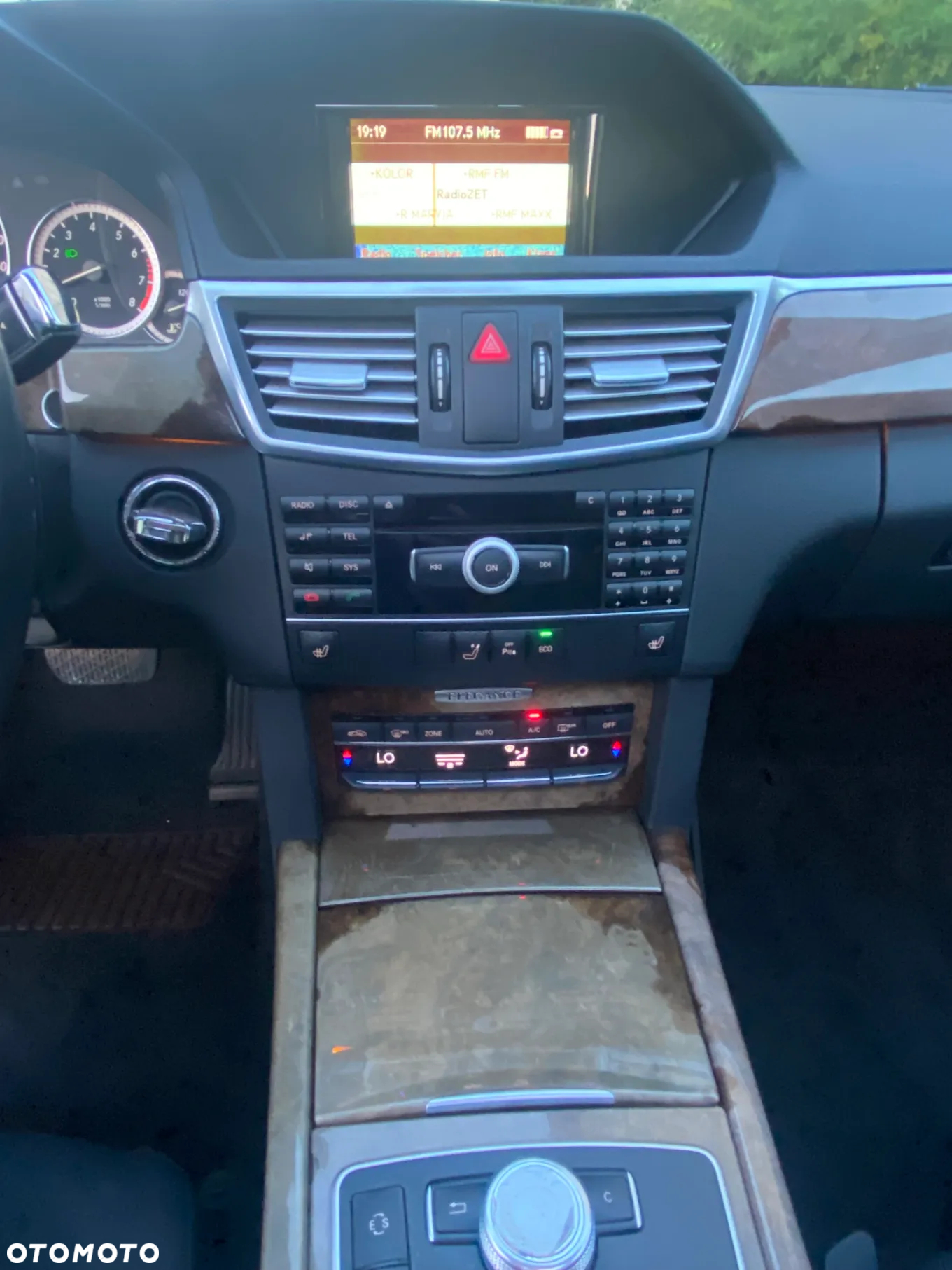 Mercedes-Benz Klasa E 250 T CGI BlueEFFICIENCY 7G-TRONIC Elegance - 13