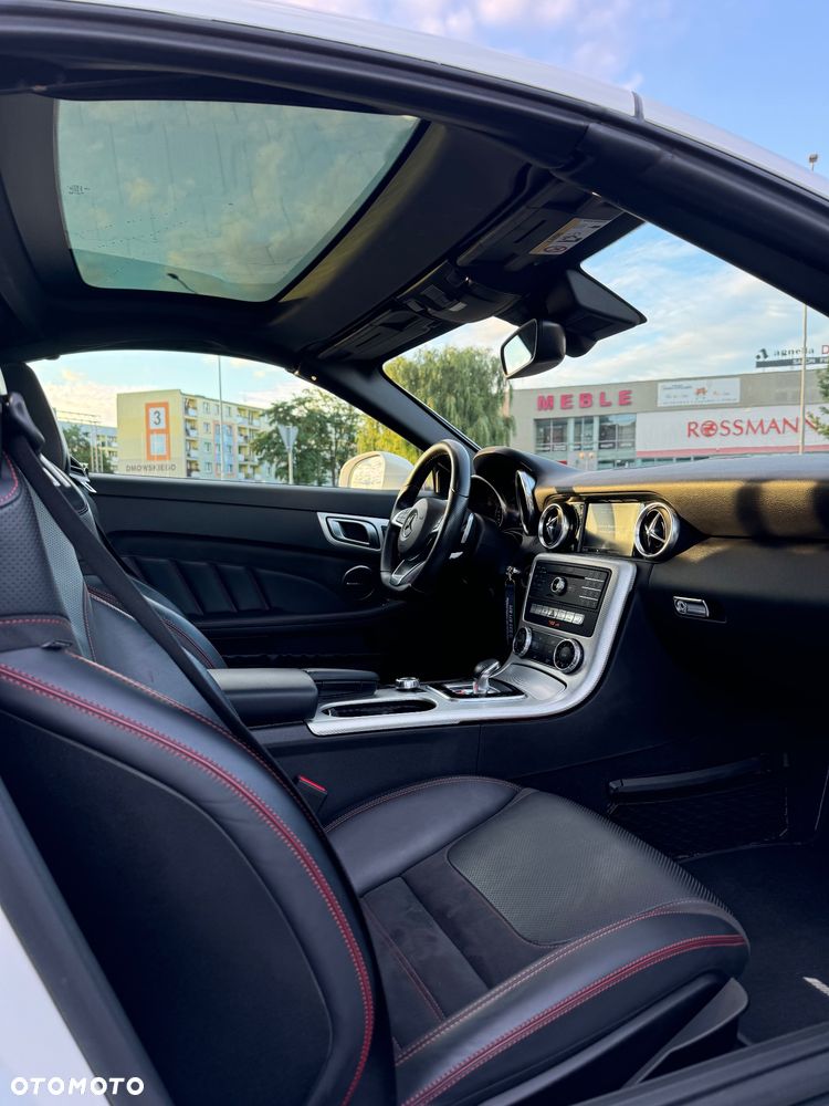 Mercedes-Benz SLC - 11