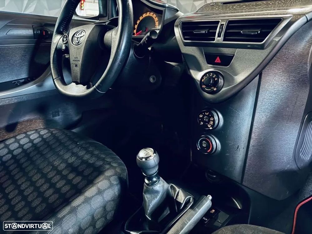 Toyota iQ 1.4 D-4D - 21