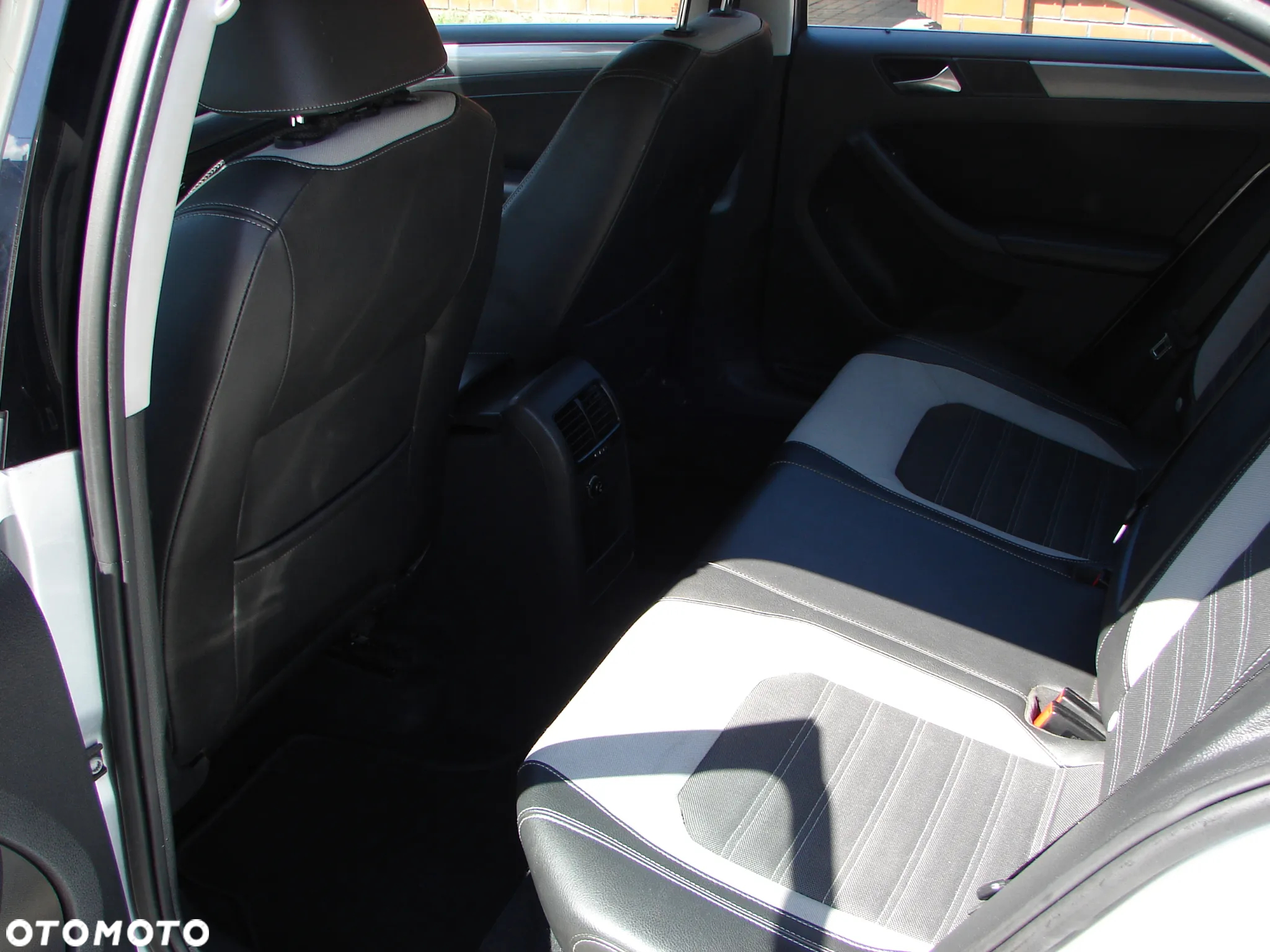 Volkswagen Jetta 2.0 TDI Highline CityLine DSG - 8
