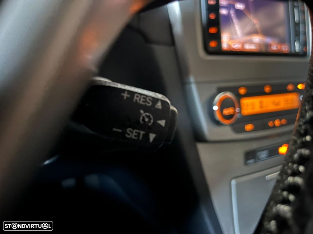 Toyota Avensis SW - 19