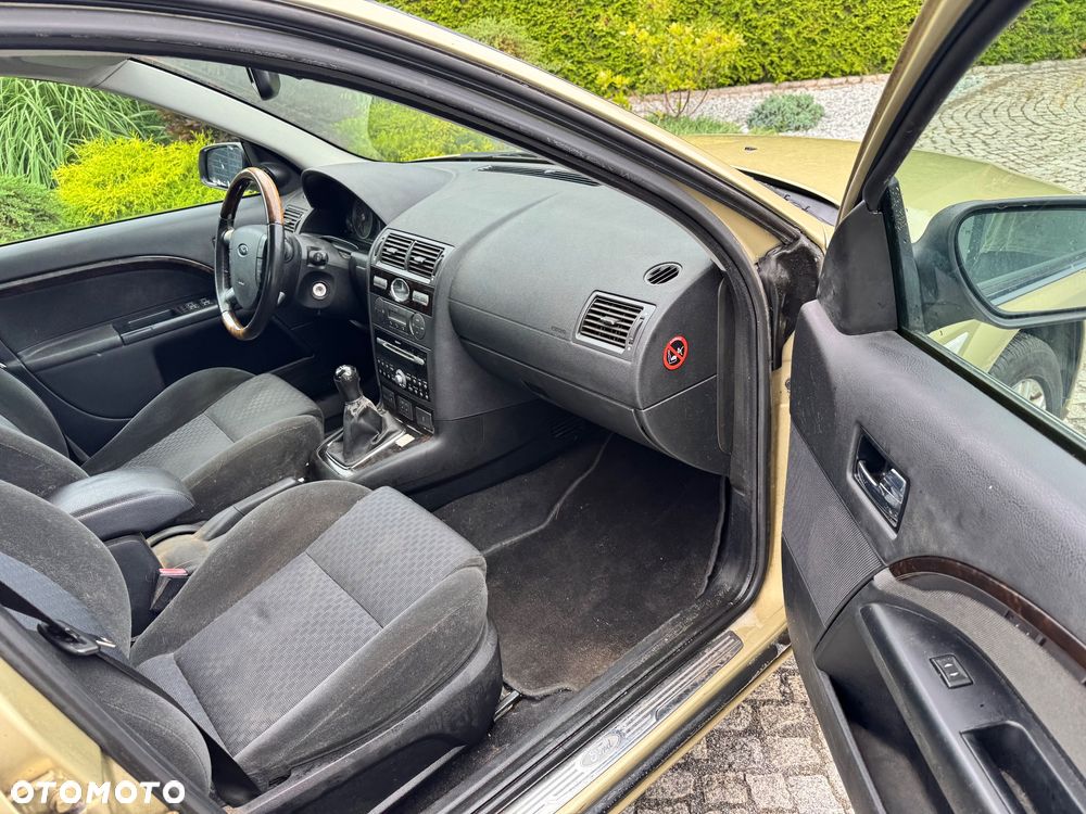 Ford Mondeo - 26