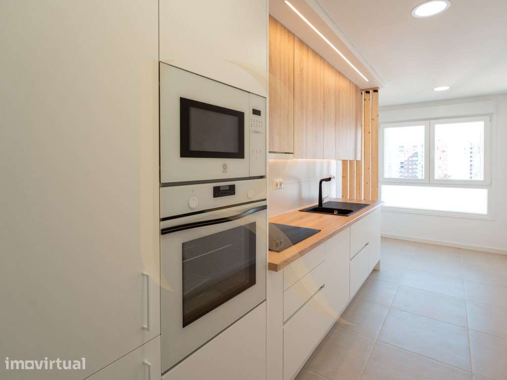 Excelente apartamento T3 com elevador e arrecadação em Corroios - M... - Grande imagem: 2/18
