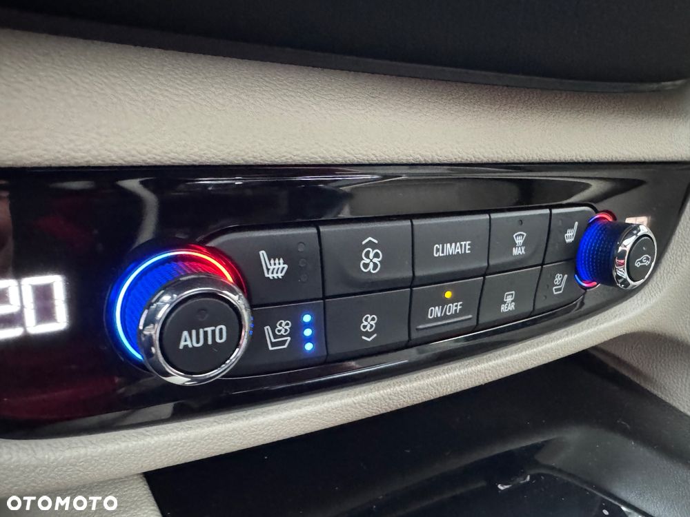 Opel Insignia 2.0 BiTurbo 4x4 Ultimate Exclusive - 29