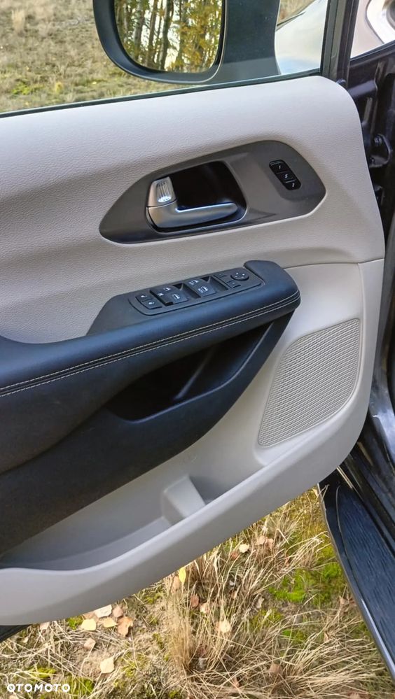 Chrysler Pacifica - 9