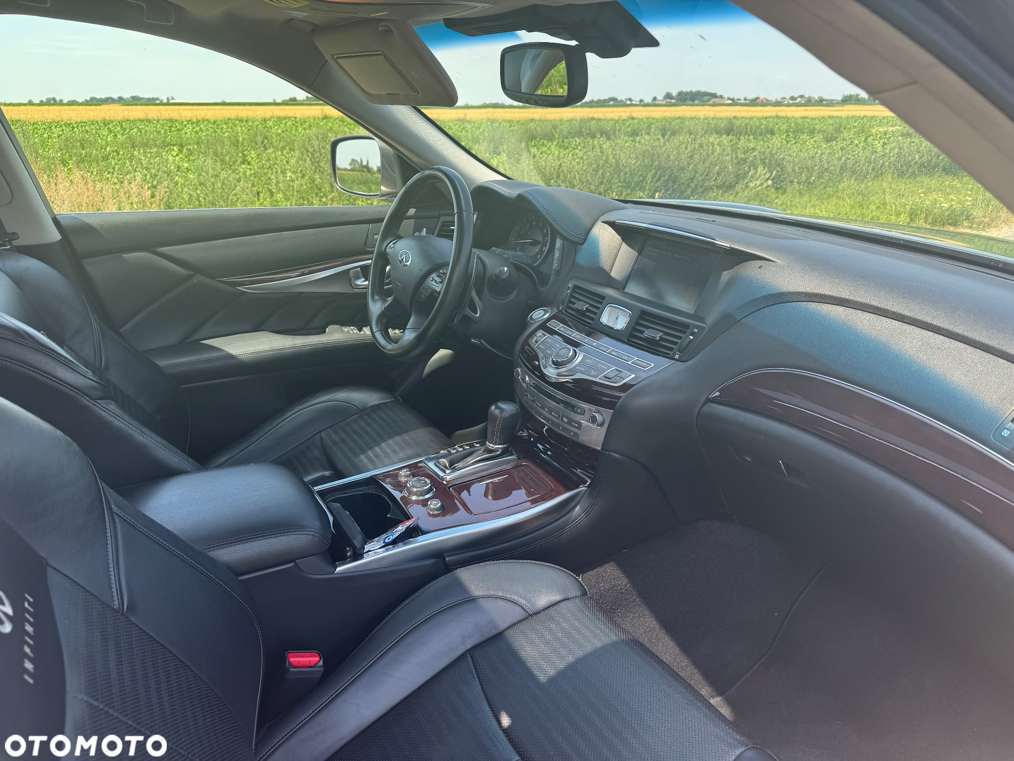 Infiniti M - 11