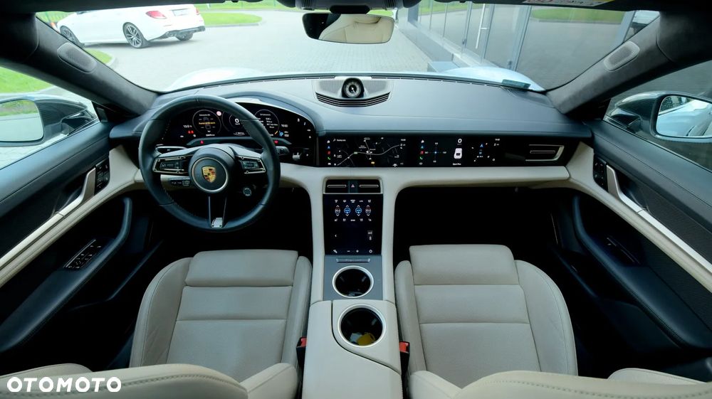 Porsche Taycan Turbo - 23