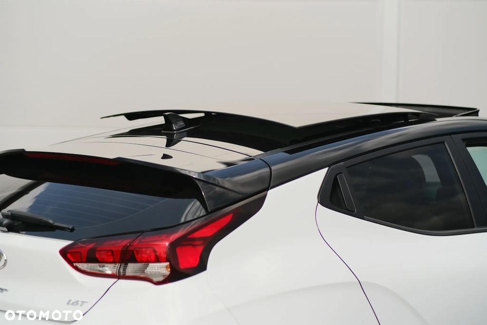 Hyundai Veloster - 13