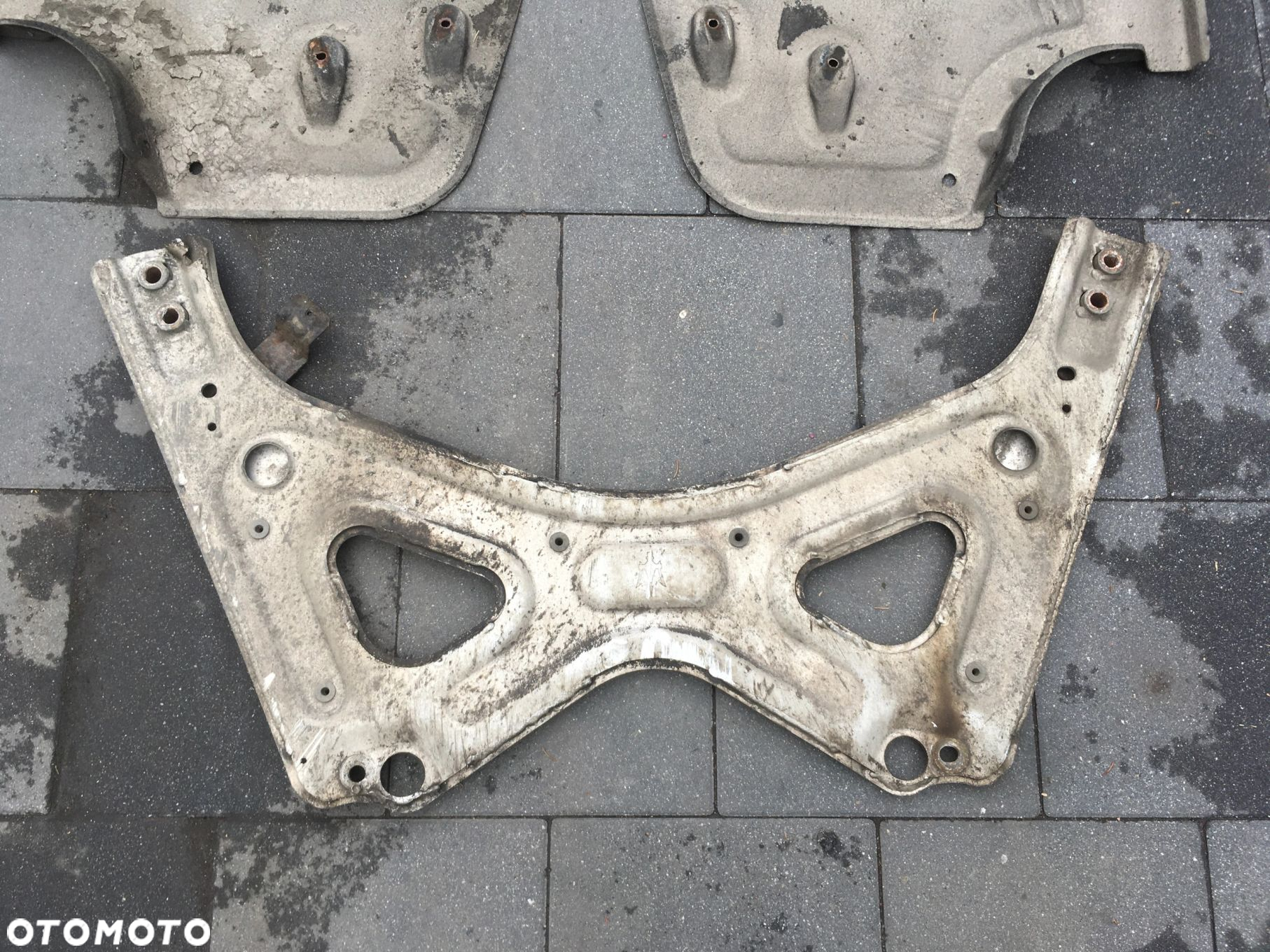 OSŁONY PODWOZIA POD ZDERZAK MASERATI GHIBLI 3 670001748 - 2