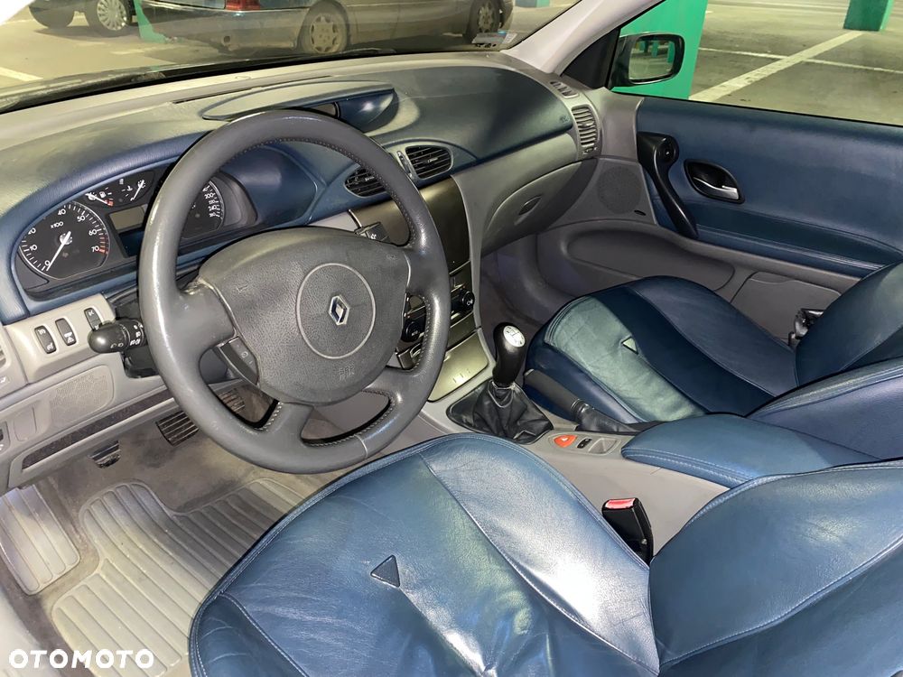 Renault Laguna 1.8 Initiale - 11