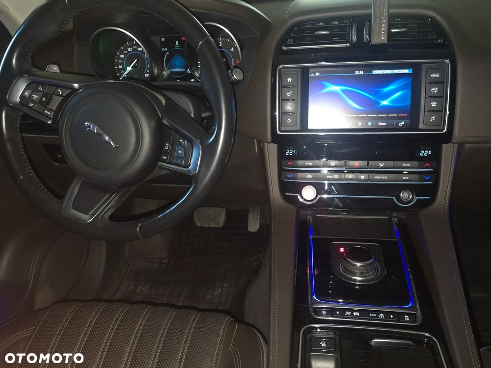 Jaguar F-Pace 2.0 i4D AWD Pure - 11