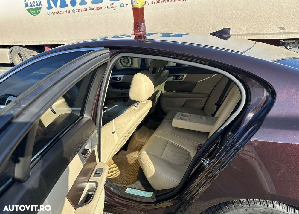 Jaguar XF 2.2D - 6