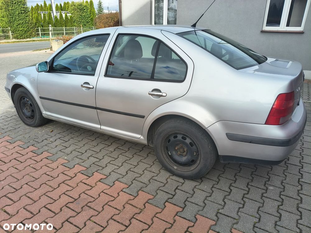 Volkswagen Bora 2001 photo 2