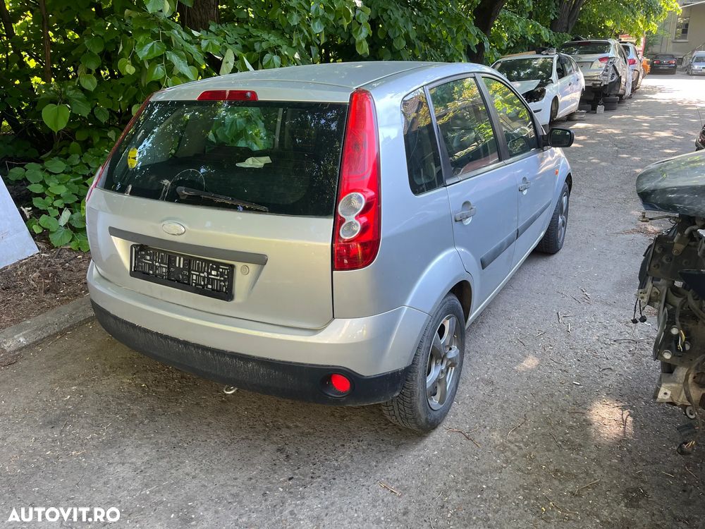 Dezmembrez Ford Fiesta MK5 facelift 2007 gri argintiu 1,4 TDCI 50KW cod culoare 62 - 7