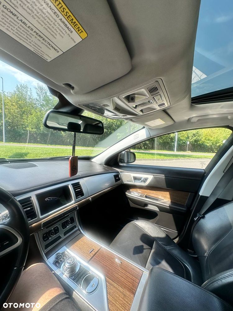 Jaguar XF 2.0 T Premium Luxury - 7