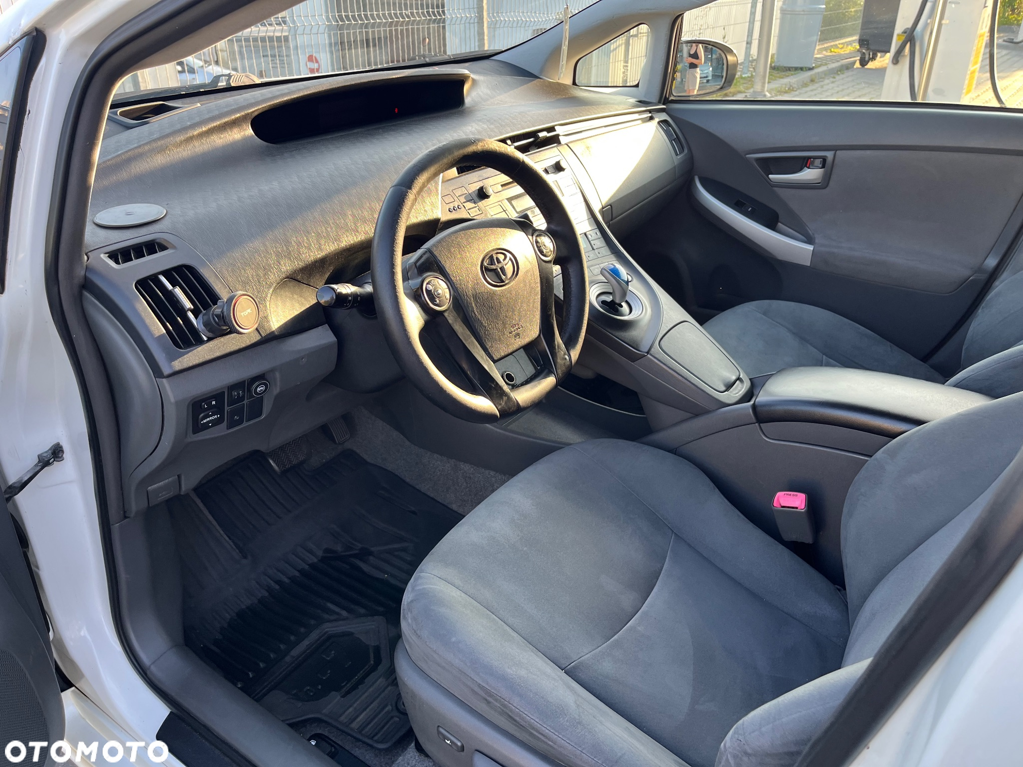 Toyota Prius (Hybrid) Comfort - 11
