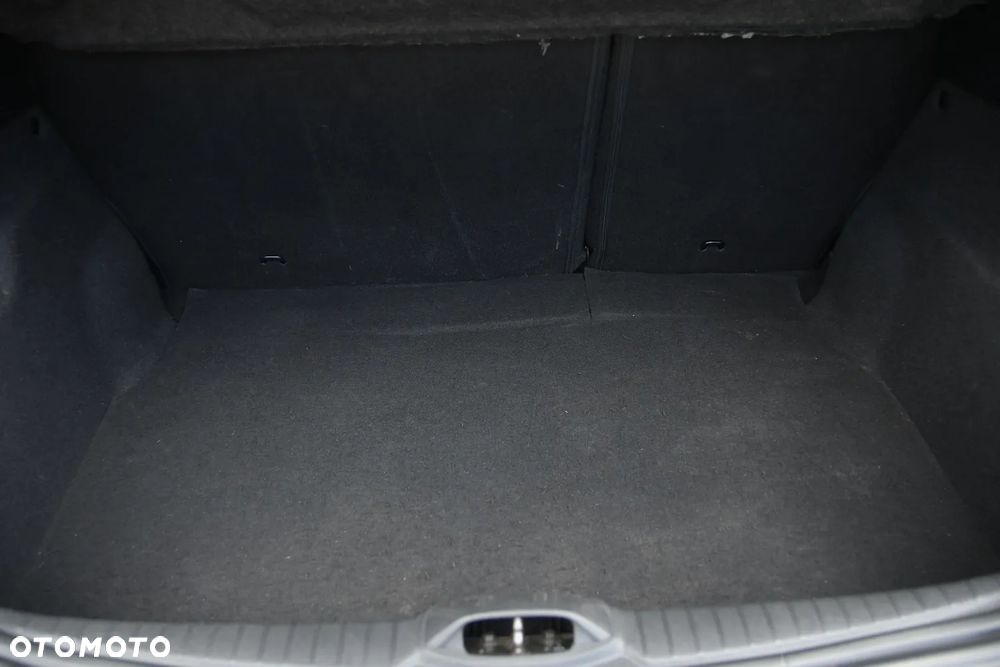 Peugeot 208 - 22