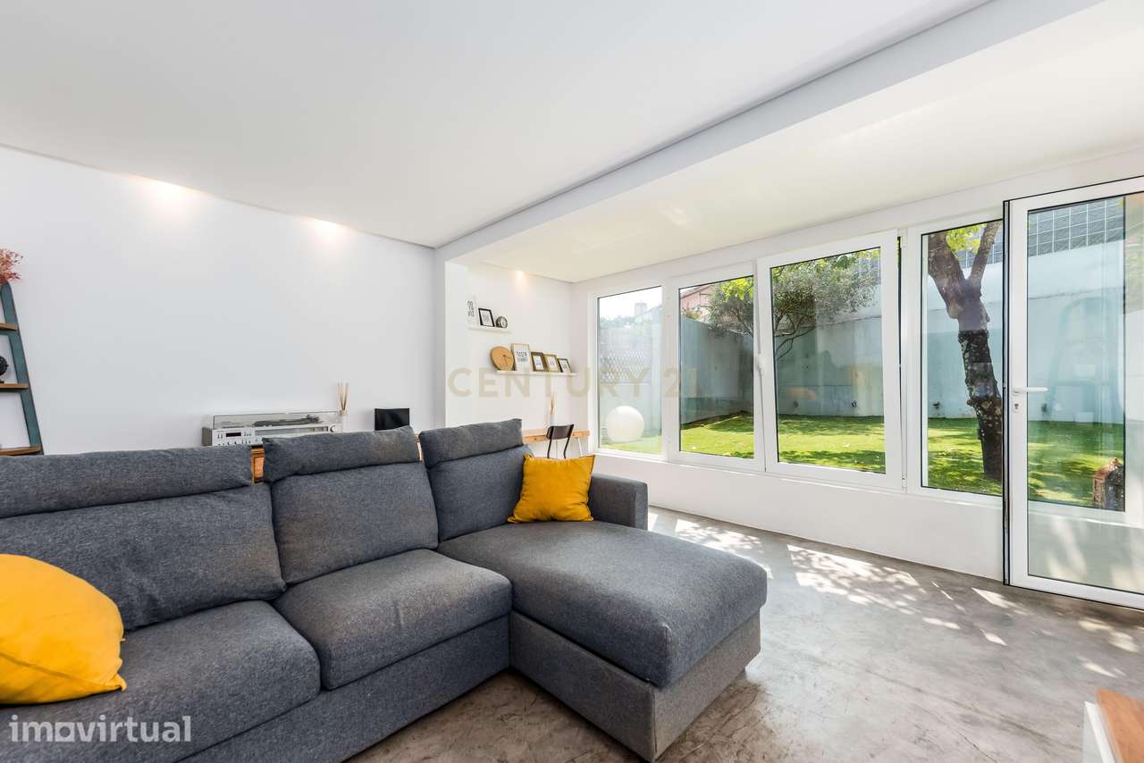 Moradia T2 Renovada com Jardim, Cave e Terraço | Viva o melhor de Belé - Grande imagem: 2/43