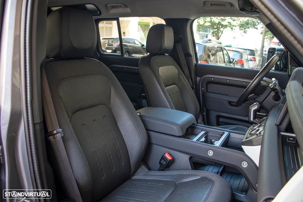 Land Rover Defender 2.0 D 110 AWD S - 32