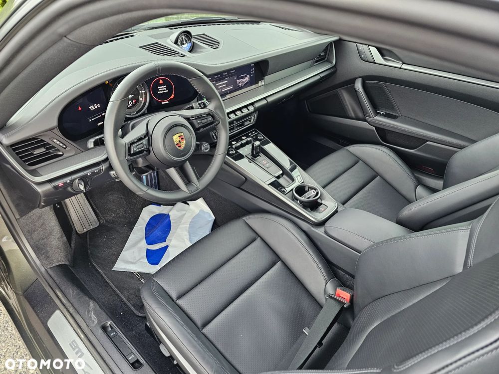 Porsche 911 Carrera - 10