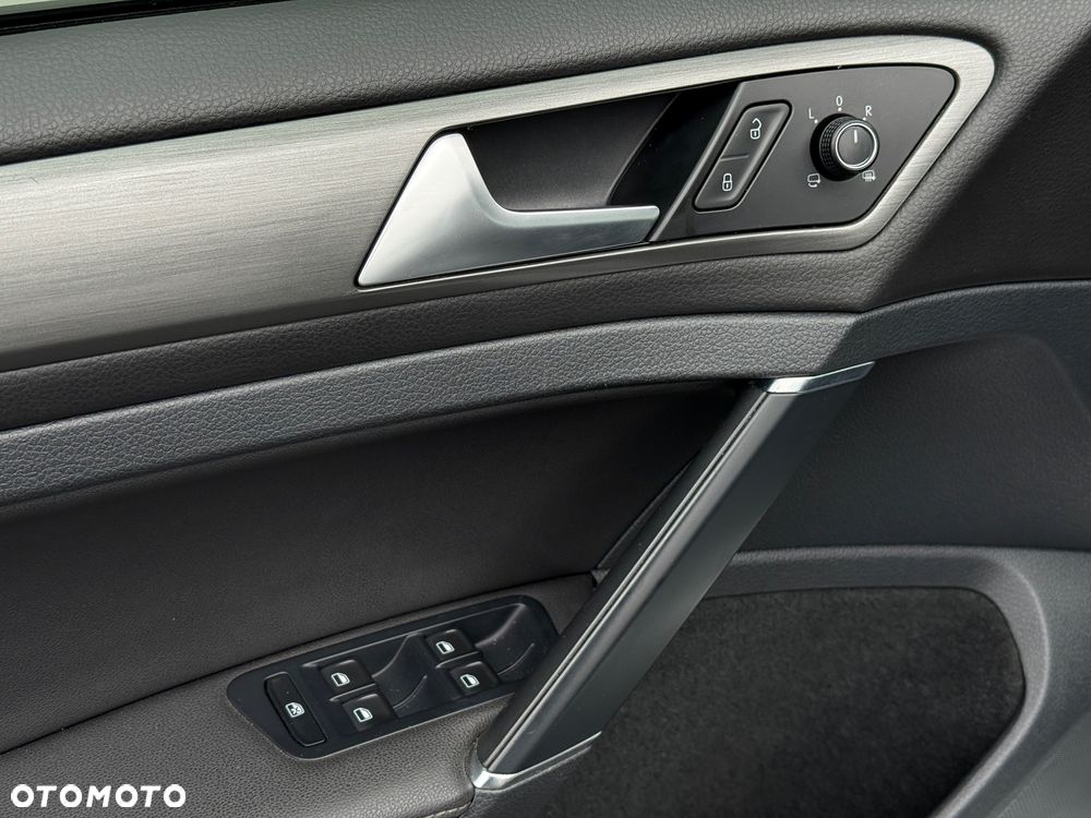 Volkswagen Golf - 10