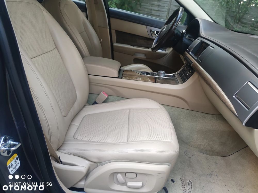 Jaguar XF 3.0 V6 D Luxury - 20