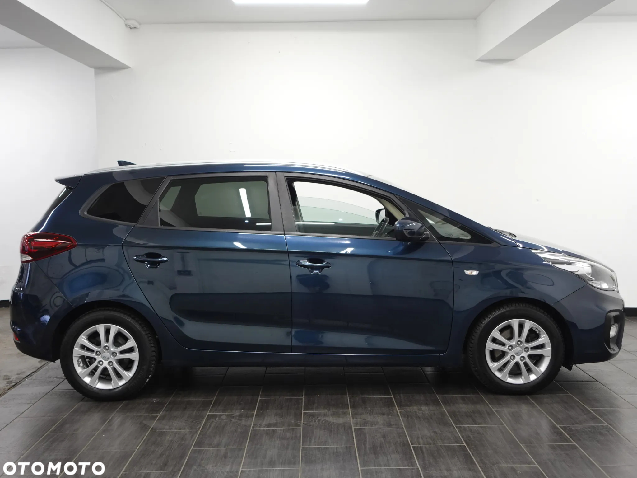 Kia Carens 1.7 CRDi 141 ISG Vision - 9