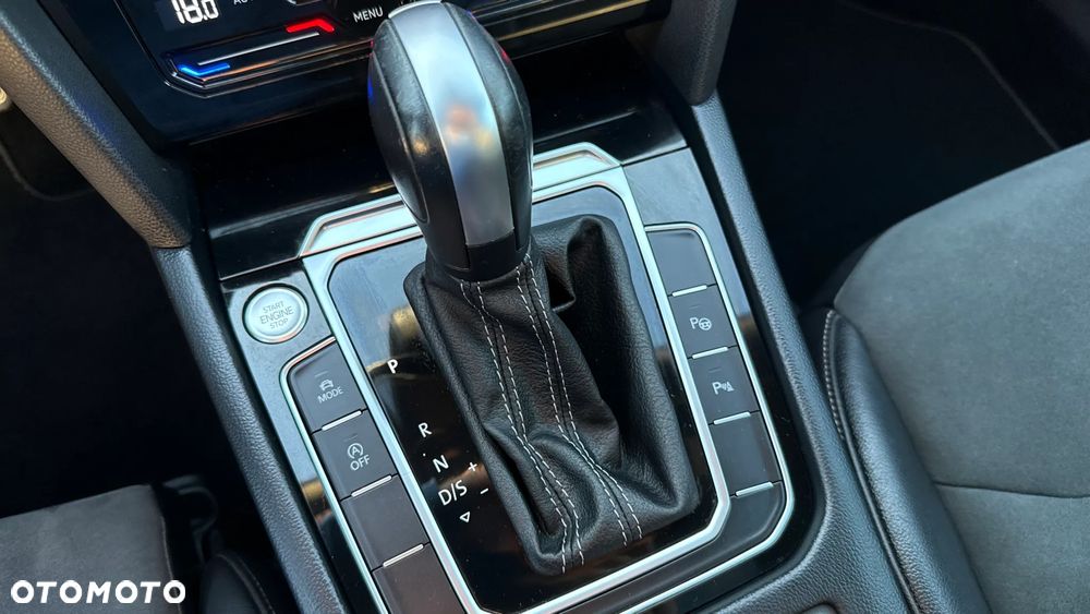 Volkswagen Arteon 2.0 TDI SCR R-Line DSG - 32