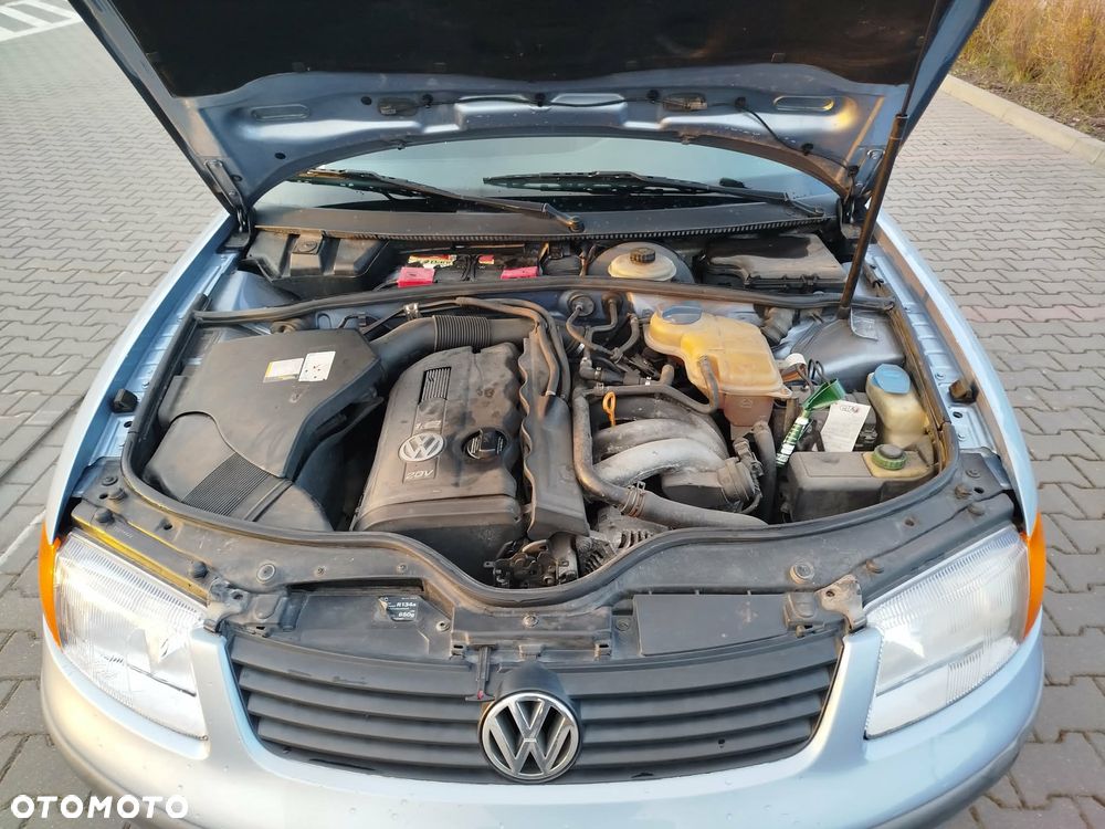 Volkswagen Passat 1.8 - 30