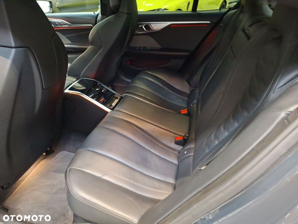 BMW Seria 8 - 18