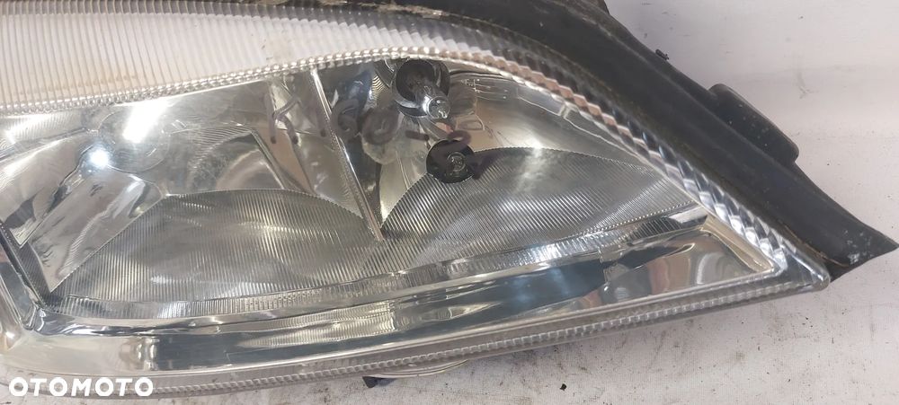 .  PRZOD PRZEDNIA LAMPA PRAWA OPEL ASTRA 2 G - 2