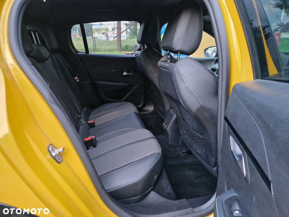Peugeot 208 - 12