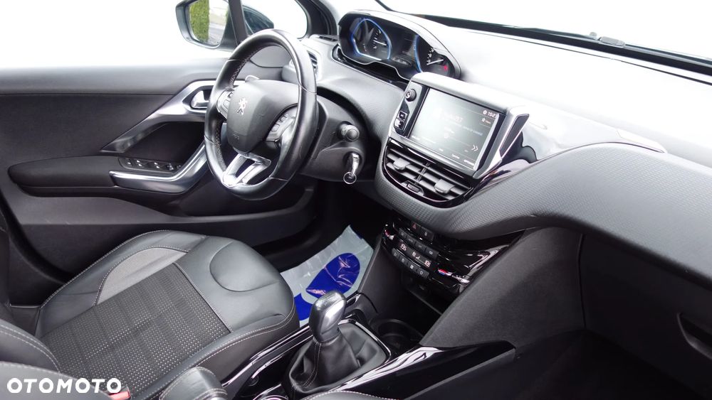 Peugeot 2008 1.2 Pure Tech Allure S&S - 33