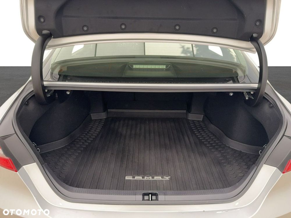 Toyota Camry - 11