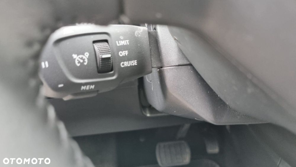 Peugeot 2008 1.2 PureTech Allure S&S EAT8 - 40